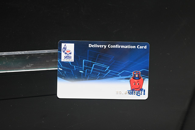 非接触式 IC 卡与条码卡、 磁卡、 接触式 IC 卡相较量