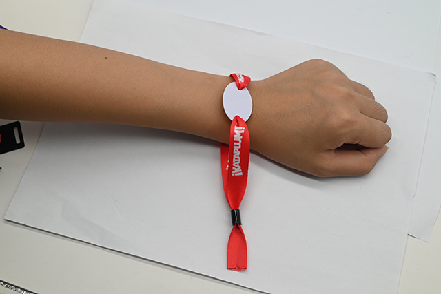 和信达PVC磁条腕带制腕带厂家，为您先容磁条腕带为何物？